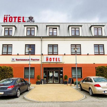 Portius Hotel Кросно Екстериор снимка