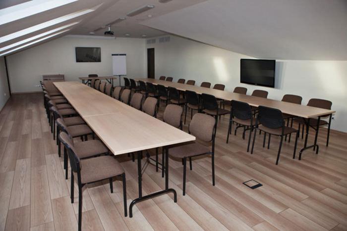 Portius Hotel Кросно Екстериор снимка