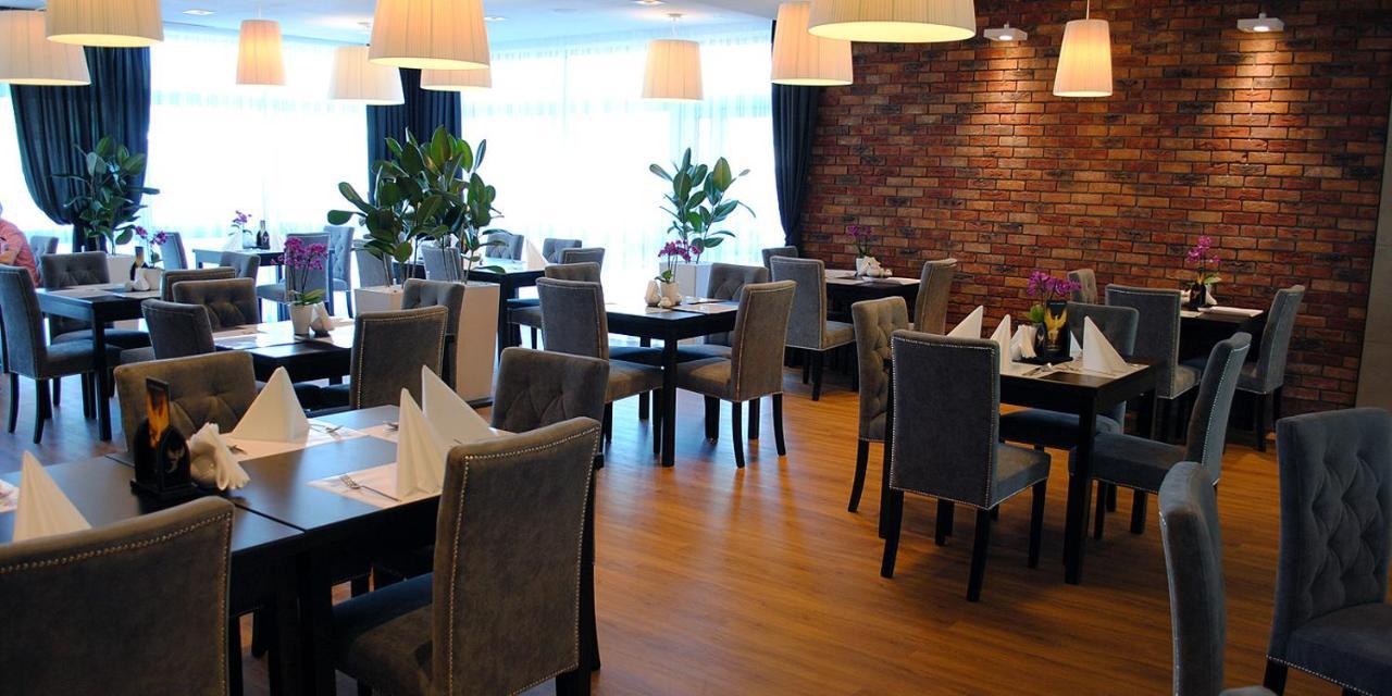 Portius Hotel Кросно Екстериор снимка