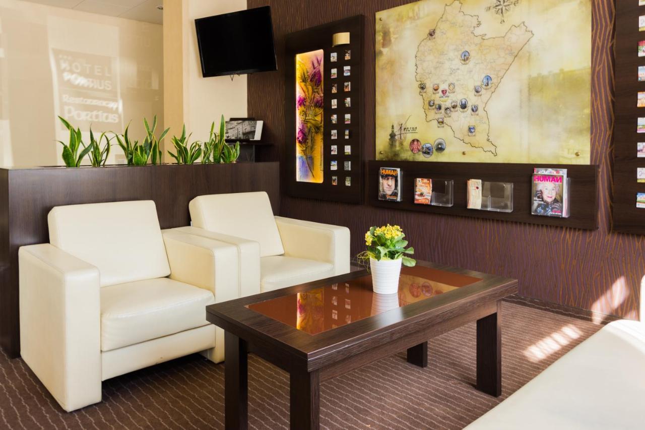 Portius Hotel Кросно Екстериор снимка
